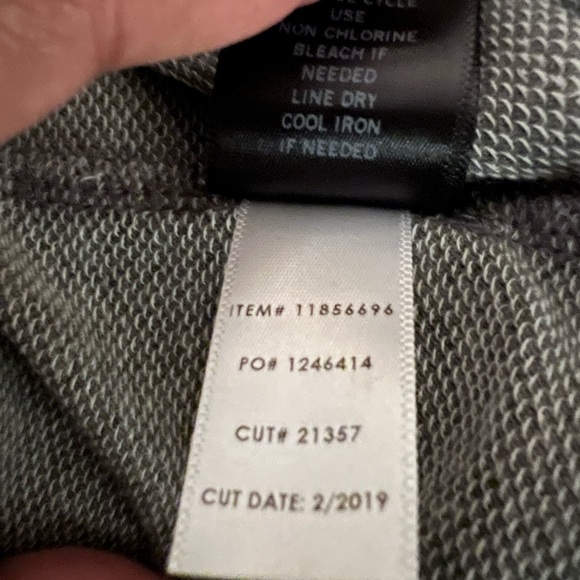 NWOT Torrid cut out v lightweight gray sweatshirt. Size 0. - Picture 4 of 9